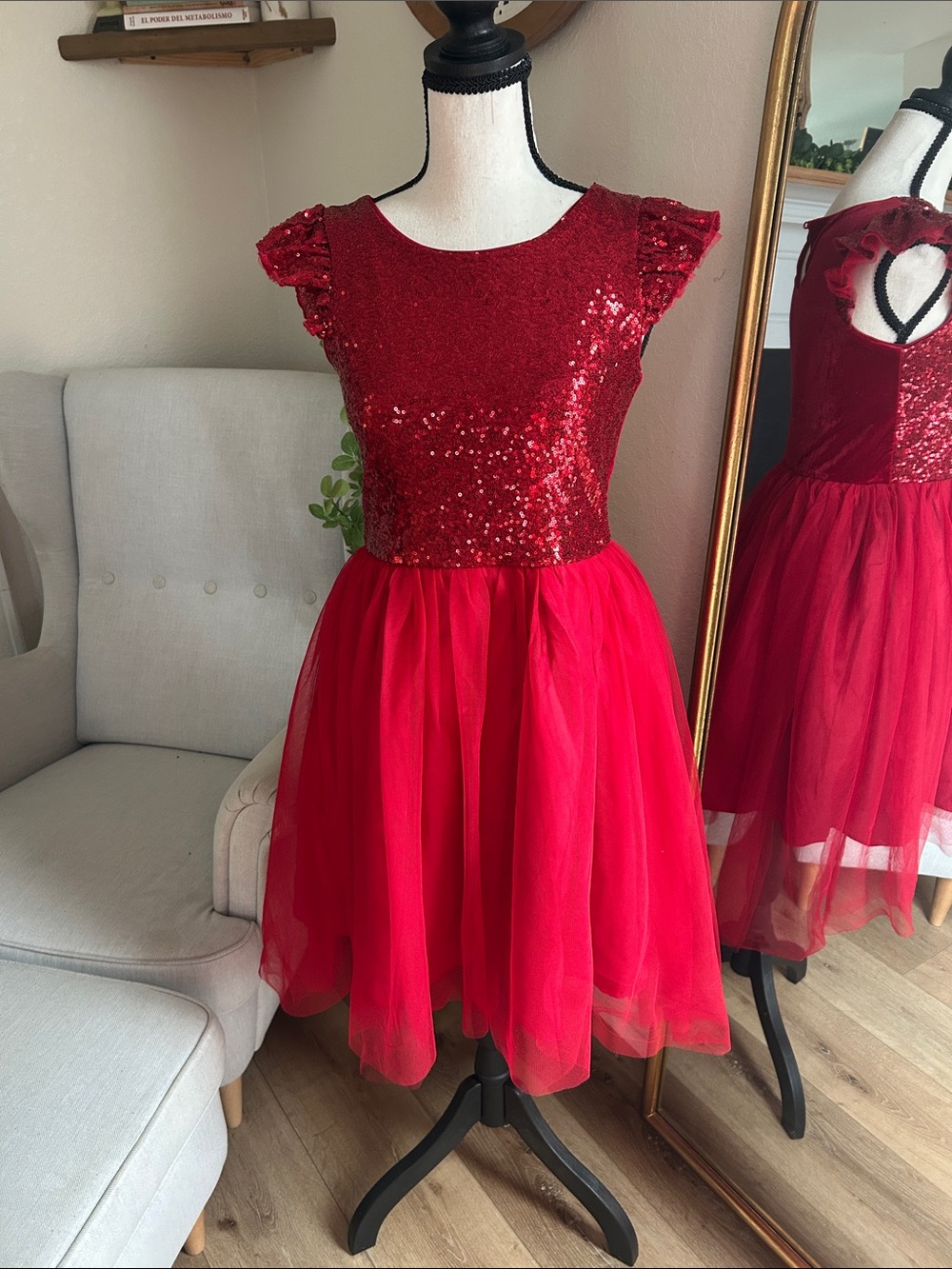 Zunie Red Sequin Party Dressing, Sz. XL 14/16.
